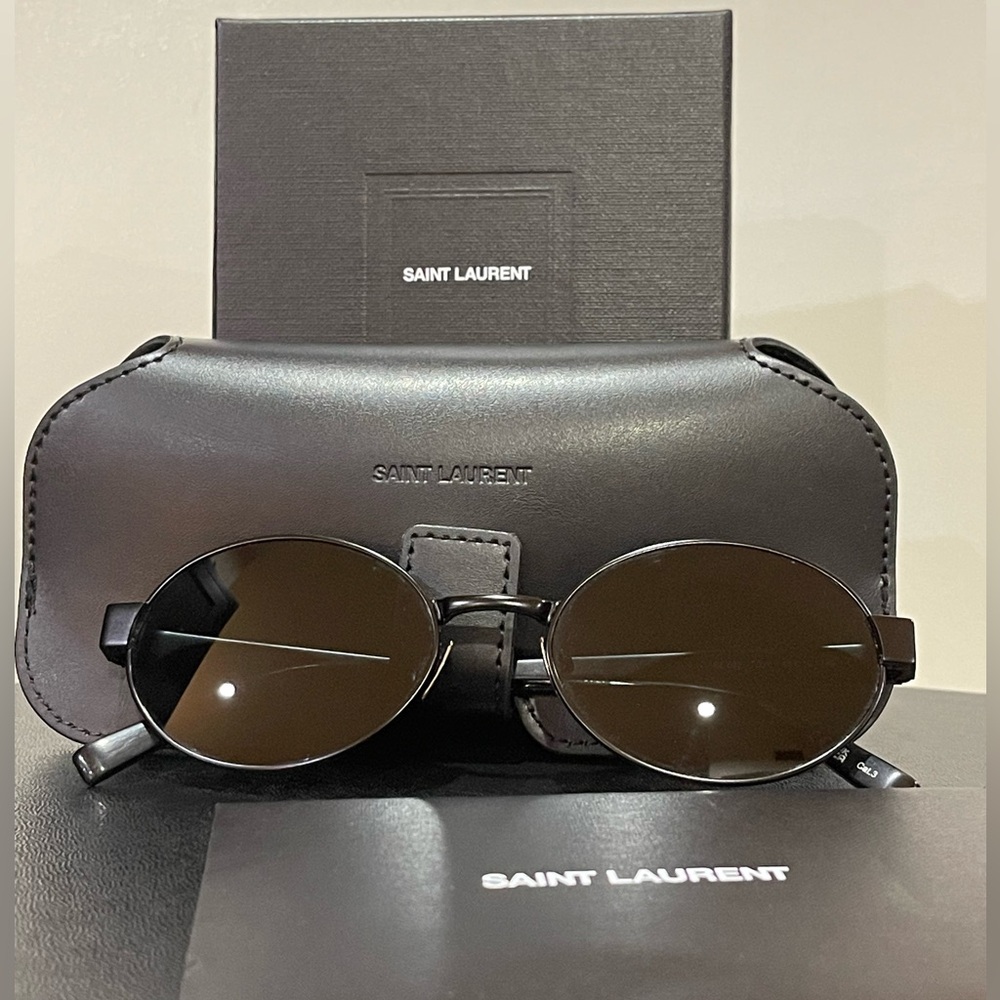 YVES SAINT LAURENT SUNGLASSES 🕶️